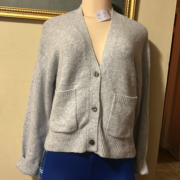 Abercrombie & Fitch Gray Wool Blend
Cardigan Size XS - Picture 2 of 11